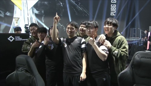 LPL夏季赛W7D3：Ucal交战Fofo，小天野区遭遇Tarzan